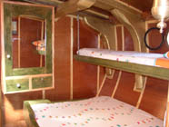 Armoire de rangement avec miroir