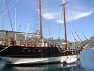 Il Sigismondo nel porto di Lipari